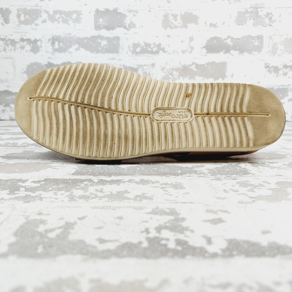 Sofft Metallic Gold Women's Sandals - Picture 8 of 11